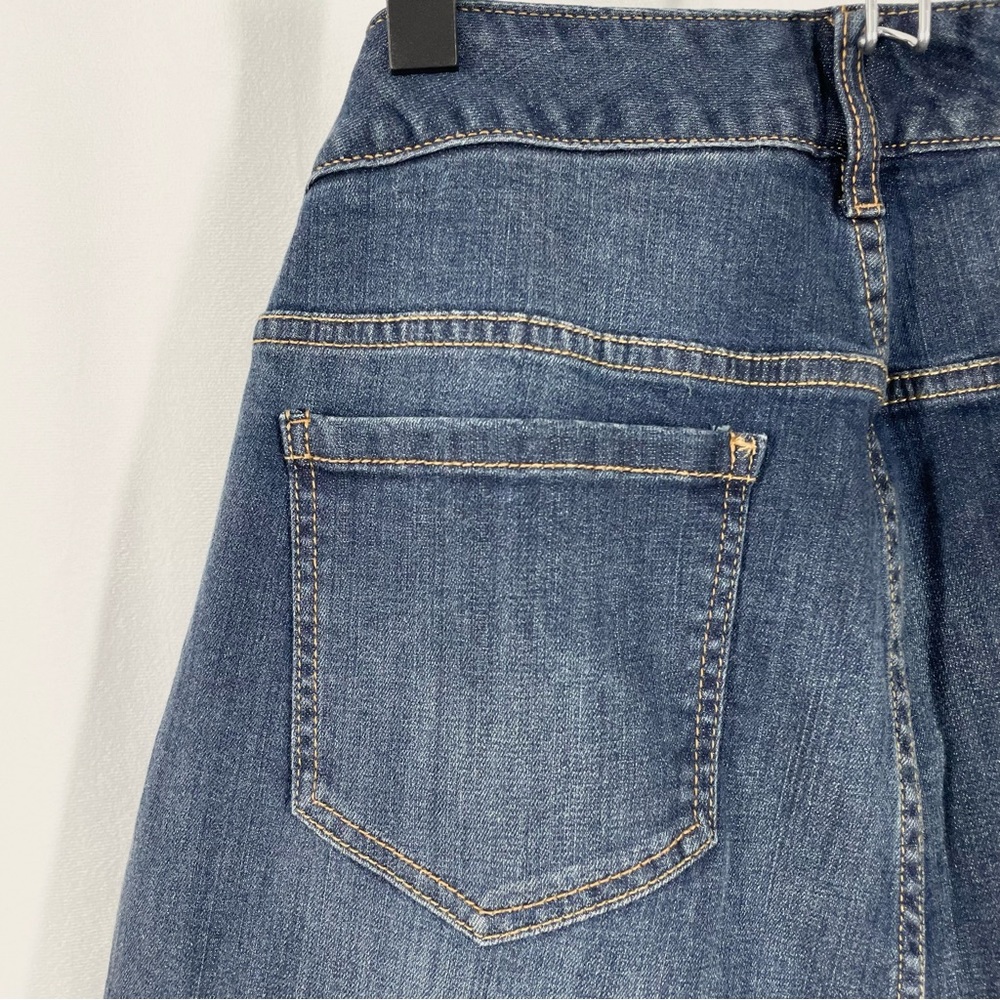 Torrid Girlfriend Medium Wash High Rise Cropped Tapered Leg Slim Fit Blue 20 - Picture 10 of 16
